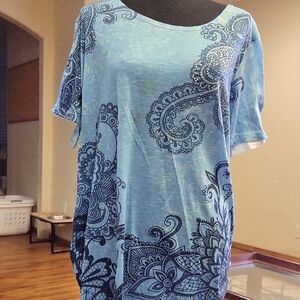 Elegant Blue Paisley Short Sleeve Tee